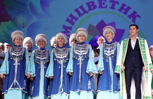 Народный коллектив башкирской песни «Ляйсан» принял участие в Межрегиональном фестивале национальных культур «Семицветик»