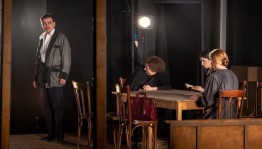 В Национальном молодежном театре им. М. Карима представили премьеру семейной драмы «Отец»