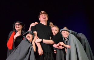 В Уфе с аншлагом прошёл Республиканский фестиваль театральных капустников «Весёлая кулиса»