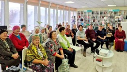 Встреча в библиотеке: Газета «Торатау» и жители Верхнеиткулово поддержали участников СВО гуманитарной помощью