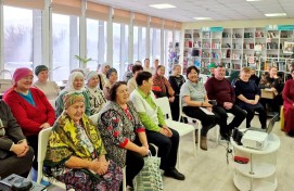 Встреча в библиотеке: Газета «Торатау» и жители Верхнеиткулово поддержали участников СВО гуманитарной помощью