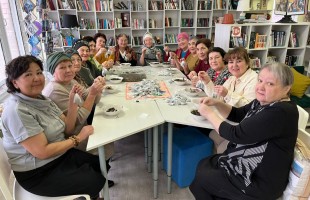 Встреча в библиотеке: Газета «Торатау» и жители Верхнеиткулово поддержали участников СВО гуманитарной помощью