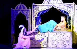Башкирский государственный театр кукол отметил день рождения спектаклем «Тысяча и одна ночь»