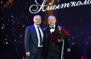 Мастер курая и наставник поколений: В Уфе чествовали известного кураиста и профессора Азата Аиткулова