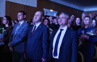 Мастер курая и наставник поколений: В Уфе чествовали известного кураиста и профессора Азата Аиткулова