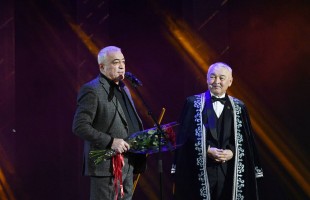 Мастер курая и наставник поколений: В Уфе чествовали известного кураиста и профессора Азата Аиткулова