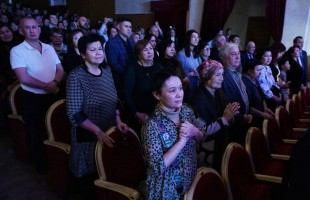 Мастер курая и наставник поколений: В Уфе чествовали известного кураиста и профессора Азата Аиткулова