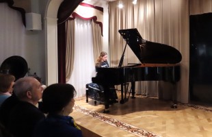 «Музыкальный салон» в музее Шаляпина завершил год праздничным концертом