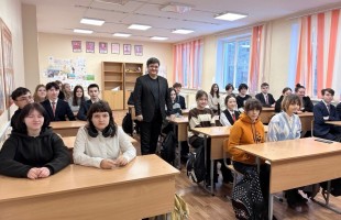 Директор Башкирского драматического театра имени Мажита Гафури встретился с выпускниками школ Уфы