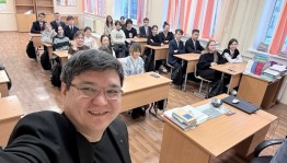 Директор Башкирского драматического театра имени Мажита Гафури встретился с выпускниками школ Уфы