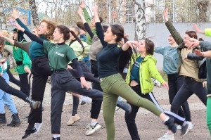 Студенты БРККиИ присоединились к танцевальному марафону