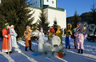 В Бурзянском районе определили лучший новогодний городок и лучших Деда Мороза и Снегурочку