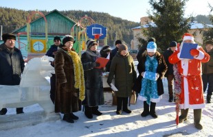 В Бурзянском районе определили лучший новогодний городок и лучших Деда Мороза и Снегурочку