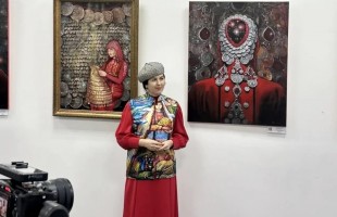 Раушания Бадретдинова представила серию картин о женской силе и духовном богатстве