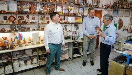 Радий Хабиров посетил в Толбазах музей-мастерскую творческой группы «Кирач»