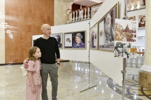 Русский драмтеатр приглашает на выставки ко Дню Победы