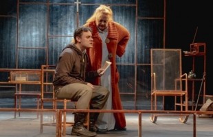 На сцене Стерлитамакского русдрамтеатра - «Королева красоты»