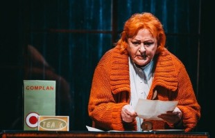 На сцене Стерлитамакского русдрамтеатра - «Королева красоты»