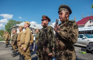 Коллектив Салаватского башдрамтеатра поздравил ветерана Великой Отечественной войны Зуфара Зубаирова