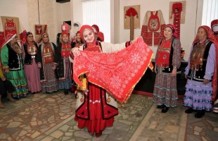 В Уфе открылась выставка национального костюма «Сокровища родов»