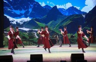Сибайское концертно-театральное объединение завершило 28-й творческий сезон грандиозным концертом