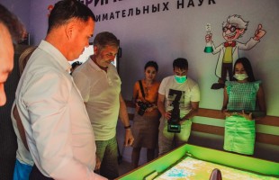 Депутат Госдумы Рафаэль Марданшин посетил SMART-библиотеку села Караидель