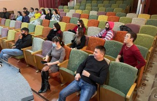 В двух театрах Сибая прошли мастер-классы от Айнура Аскарова