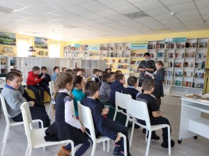 В Верхнеиткуловской модельной библиотеке Ишимбайского района детям рассказали о блокадном Ленинграде