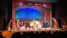 В Уфе башкирская труппа  Молодежного театра открыла XXXII сезон зрелищной «Башкирской свадьбой»