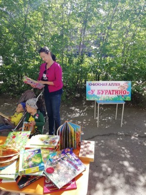 Сотрудники Центра детского чтения провели для детей День шоколада