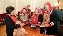 В Уфе прошла творческая лаборатория по изготовлению детского башкирского национального костюма
