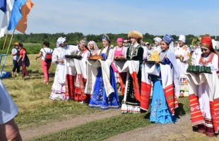 В Кармаскалинском районе прошёл Республиканский фольклорный праздник сенокоса «Звени, коса!»