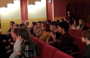 В Уфимском ТЮЗе показали спектакль по пьесам школьников