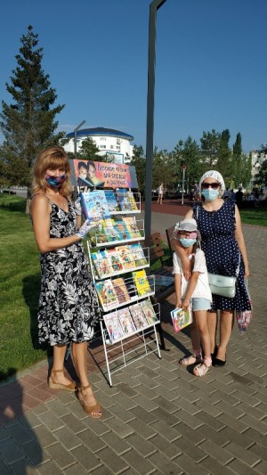 Открылся летний читальный зал «Книга под открытым небом»