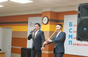 Артисты ГКЗ «Башкортостан» поздравили врачей с праздником