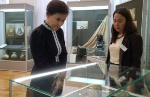 В Национальном музее РБ открылась выставка «Кочевая степь: женский мир сквозь призму древних архетипов»