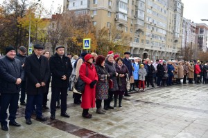 В Уфе состоялась церемония возложения цветов к памятнику народному поэту Башкортостана Мустаю Кариму