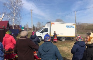 Передвижной многофункциональный культурный центр Кармаскалинского района продолжает свою работу