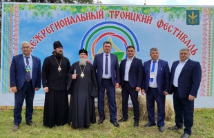 В рамках Межрегионального Троицкого фестиваля прошел конкурс фольклорных коллективов