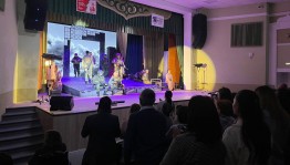 Спектакль «Одной жизни, видно, мало…» получил теплый прием у жителей Зауралья