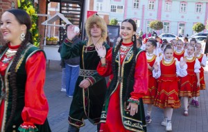 День национального костюма в Арт-квадрате собрал сотни уфимцев