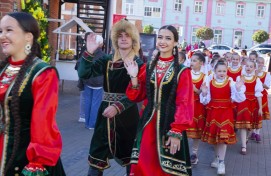 День национального костюма в Арт-квадрате собрал сотни уфимцев
