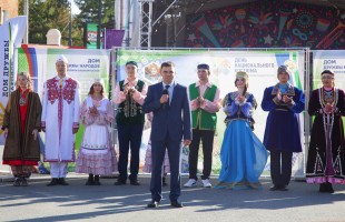 День национального костюма в Арт-квадрате собрал сотни уфимцев