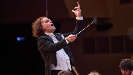 Известный российский дирижер Юрий Медяник выступил с Госоркестром Башкортостана в Уфе