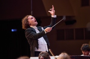 Известный российский дирижер Юрий Медяник выступил с Госоркестром Башкортостана в Уфе