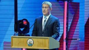 Глава Башкирии выступил на торжественном мероприятии ко Дню народного единства