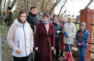 Деятели культуры Башкортостана провели субботники в преддверии Дня поминовения и почитания