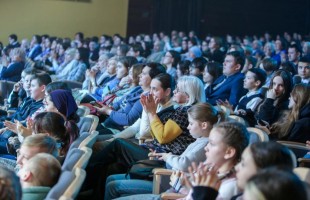 Звёзды сцены исполнили мечты детей на гала-концерте "Творческая елка желаний - 2023"